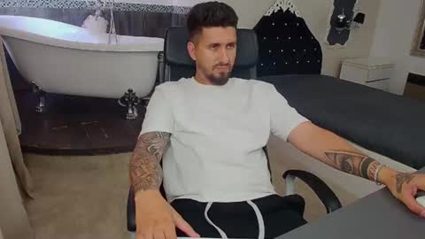 LoganStroud online show from July 3, 10:10 am
