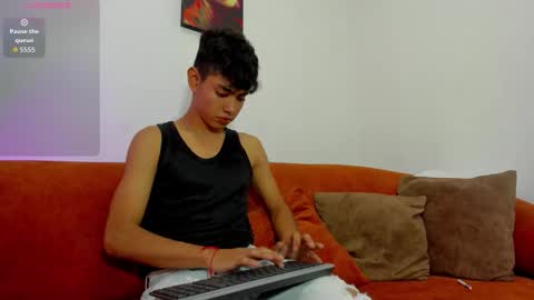 Snapshot of logantwink18 chatting on September 25, 1:59 am logantwink18 online show from September 25, 1:59 am