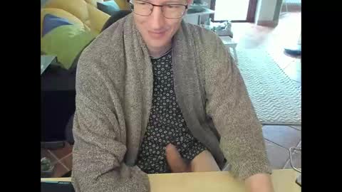 Snapshot of loomie chatting on October 12, 12:10 pm loomie online show from October 12, 12:10 pm