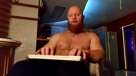 Leon online show from December 15, 7:00 pm