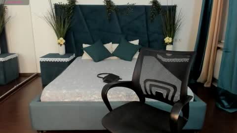 louie_evans online show from December 18, 8:38 pm