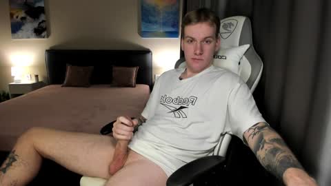 Louis  online show from December 28, 10:55 pm