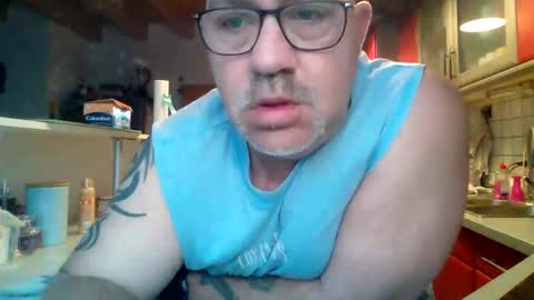 lover010983 online show from May 31, 4:24 am