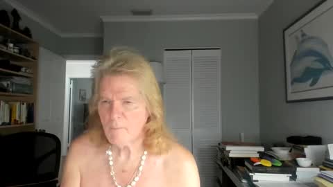 Snapshot of lovestylistwomen chatting on December 30, 3:03 am Michael online show from December 30, 3:03 am