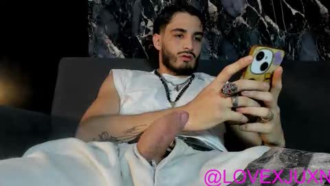 lovexjuxn77 online show from March 28, 10:21 pm