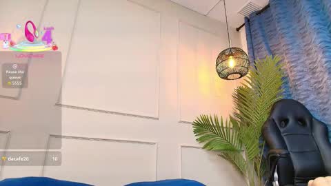 lUAN online show from November 3, 7:59 pm