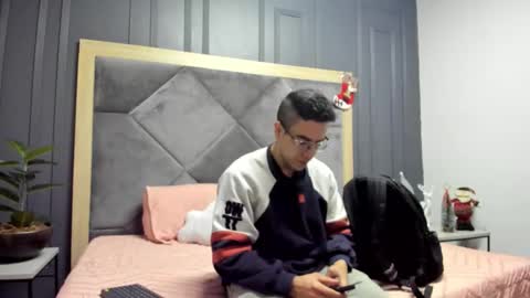 luca_morettii online show from December 3, 12:11 pm