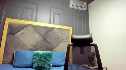 luca_morettii online show from October 3, 12:10 pm