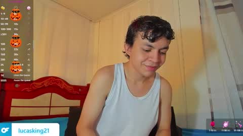 Snapshot of lucaas_king chatting on October 8, 6:56 pm Lukas online show from October 8, 6:56 pm