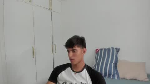 lucacosta19 online show from June 18, 8:47 pm