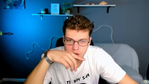 Snapshot of lucas_long_ chatting on October 20, 8:40 am lucas_long_ online show from October 20, 8:40 am