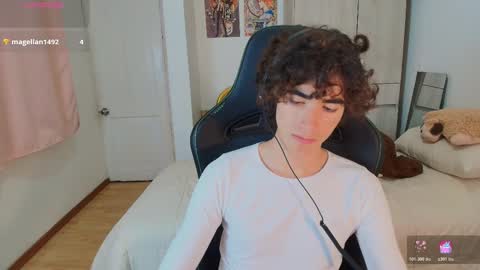 lucas_xo online show from December 21, 5:04 am