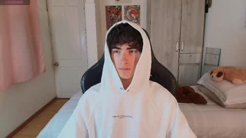 lucas_xo online show from May 26, 10:50 pm