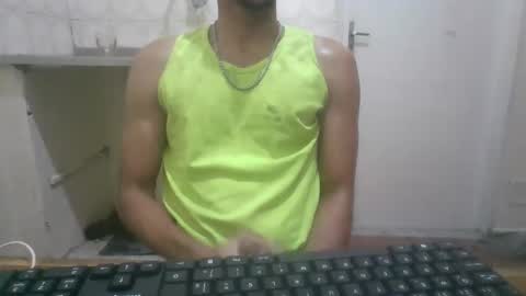 Snapshot of lucascarv chatting on October 27, 4:04 am lucascarv online show from October 27, 4:04 am
