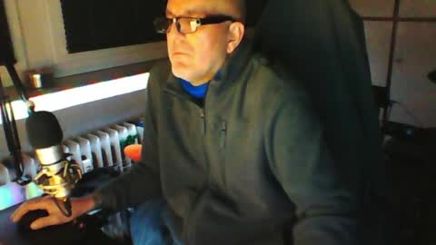        call me  Stefan online show from April 5, 6:26 pm