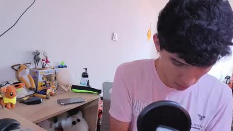 Lu Independent Model online show from March 3, 4:58 pm