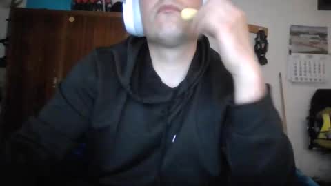 A slave to the mistress.. un esclavo para las amas dominantes. online show from April 18, 12:56 am