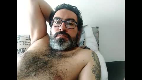 Snapshot of luis2988z chatting on October 19, 7:39 pm Hairyman online show from October 19, 7:39 pm