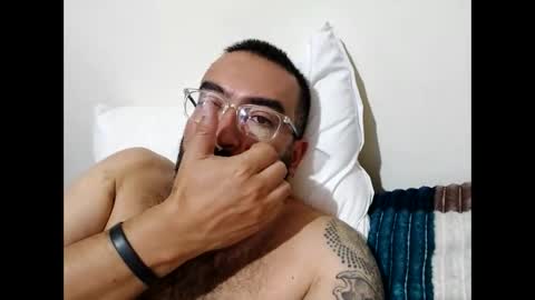 Snapshot of luis2988z chatting on February 13, 5:16 am Hairyman online show from February 13, 5:16 am