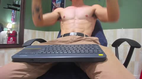 Snapshot of luis_as chatting on December 19, 12:12 pm Luis AS online show from December 19, 12:12 pm