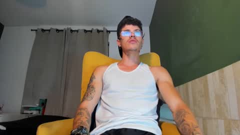 Snapshot of luis_as chatting on February 26, 9:14 pm Luis AS online show from February 26, 9:14 pm