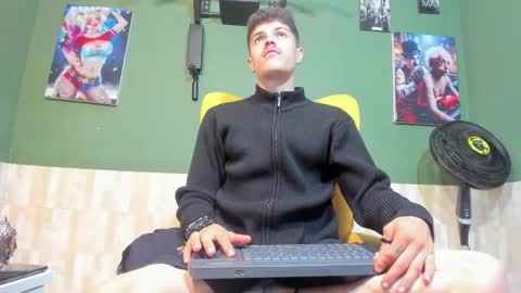 Snapshot of luis_as chatting on March 9, 11:03 am Luis AS online show from March 9, 11:03 am