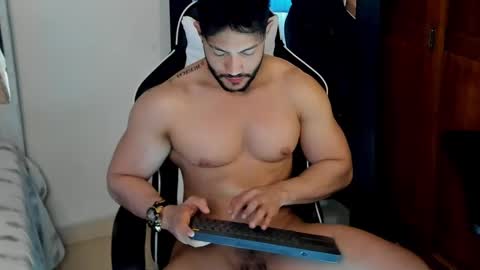 luis_baptista online show from December 8, 8:25 pm