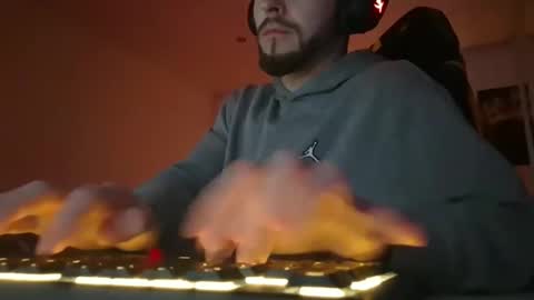 lukasschoetz online show from January 12, 7:29 pm