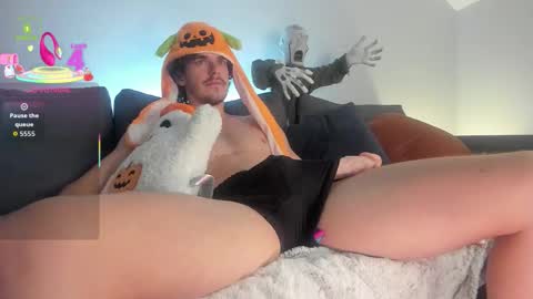 lustfullooking online show from October 15, 5:15 am