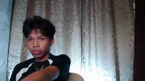 Snapshot of luxirfy_xx chatting on October 8, 4:44 pm luxirfy online show from October 8, 4:44 pm