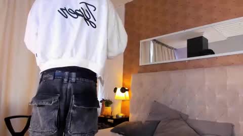 Lyan online show from February 3, 6:57 pm