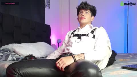 Lyle Bennett Freelance Model online show from October 26, 10:50 am