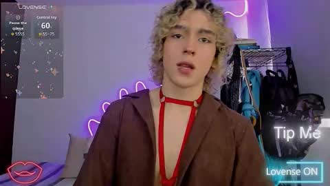 Lyric online show from November 19, 8:52 pm