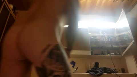Snapshot of m1guele chatting on January 18, 3:13 am Fucklover online show from January 18, 3:13 am