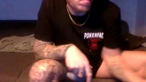 Snapshot of m1guele chatting on January 11, 1:06 am Fucklover online show from January 11, 1:06 am