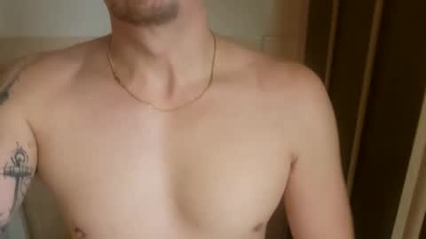 Snapshot of m1guele chatting on December 19, 7:51 pm Fucklover online show from December 19, 7:51 pm
