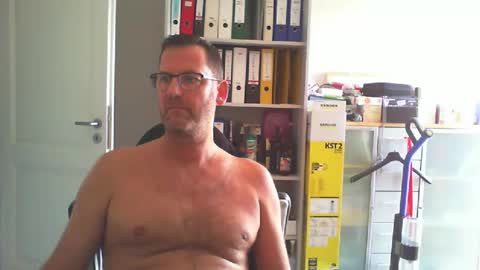 macfly67 online show from October 13, 9:26 am