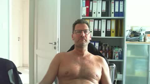 macfly67 online show from May 14, 6:11 am