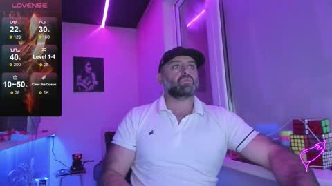 Snapshot of magabear chatting on September 9, 7:24 pm Magabear online show from September 9, 7:24 pm