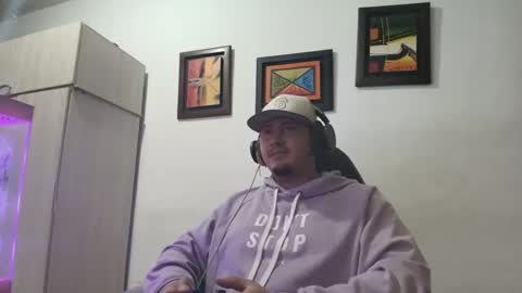 magic_milk23 online show from January 6, 3:21 am