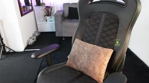 If you want me to use the Lovense please let me know  --    online show from February 18, 6:16 pm