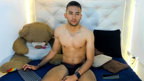 maicolparker0 online show from April 9, 2:01 pm