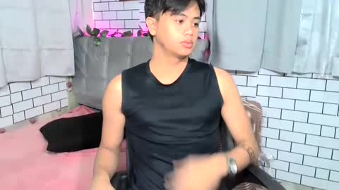 Snapshot of manhattan_men18 chatting on March 2, 11:28 pm JM18 online show from March 2, 11:28 pm