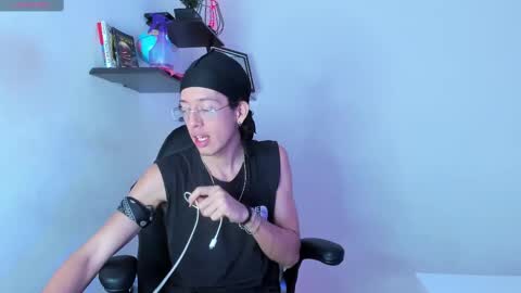 Manuel online show from October 13, 4:02 pm