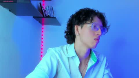 Manuel online show from February 7, 8:42 pm