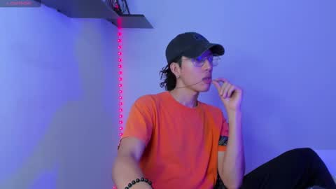 Manuel online show from February 25, 8:09 pm