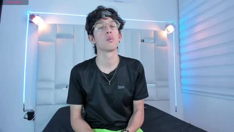 Manuel online show from December 20, 7:39 pm