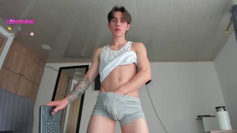 Snapshot of manucute_23_ chatting on December 9, 4:07 pm manucute 23 online show from December 9, 4:07 pm