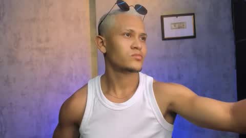 Manuel online show from November 12, 2:39 am