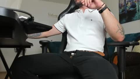 marioslim online show from July 11, 6:04 am